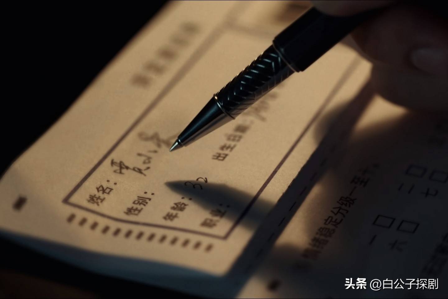 首三大剧情设计堪称神作绝妙反转引热议新葡京网上赌场《在人间》三集飙升榜(图6)