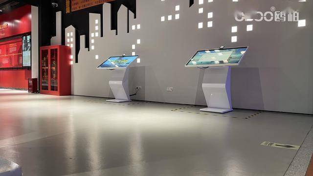 触摸屏86英寸会议屏海光CPU影视公司澳